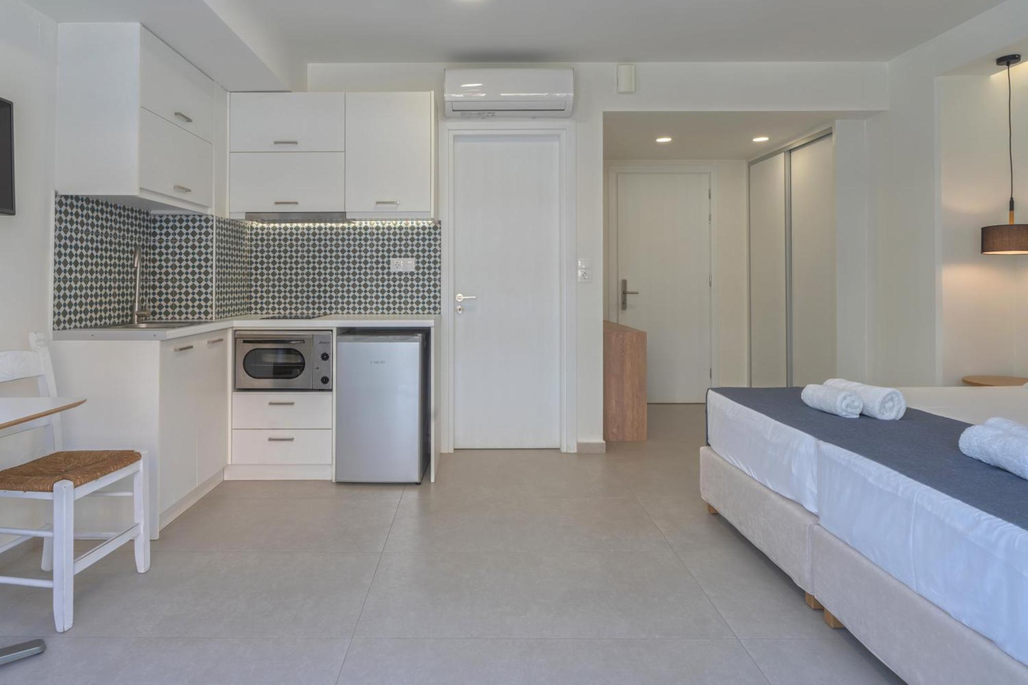 Meltemi Coast Suites Rethymno  Exterior photo